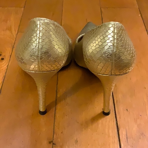 Stuart Weizmann Leather Pointed Toe Metallic Gold Snakeskin Pumps Size 7.5 - Picture 2 of 5